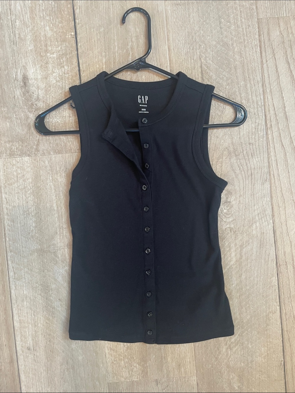 GAP Black Ribbed Button-Front Tank Top